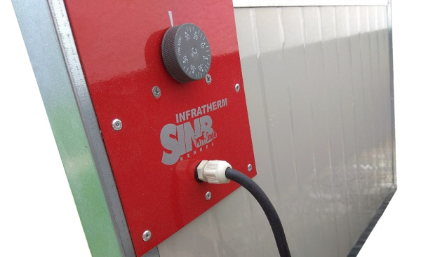 Infrapanel pre pôrodný box Renato s vežou na infralampu pre psa